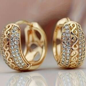 Elegant Gold Hoop Earrings